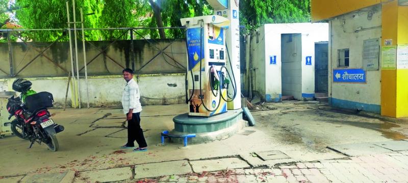  There is a severe shortage of petrol in Raipur, common people are not getting petrol. raipur chhattisgarh hindi news khabargali 