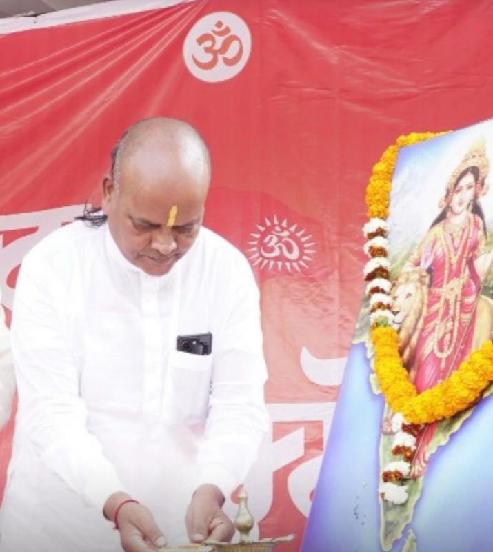 Can the system be so afraid of a monk? The story of an educated young Mahant Saurabh Sharma, Journalism, Mahant, Raipur, Chhattisgarh, Khabargali