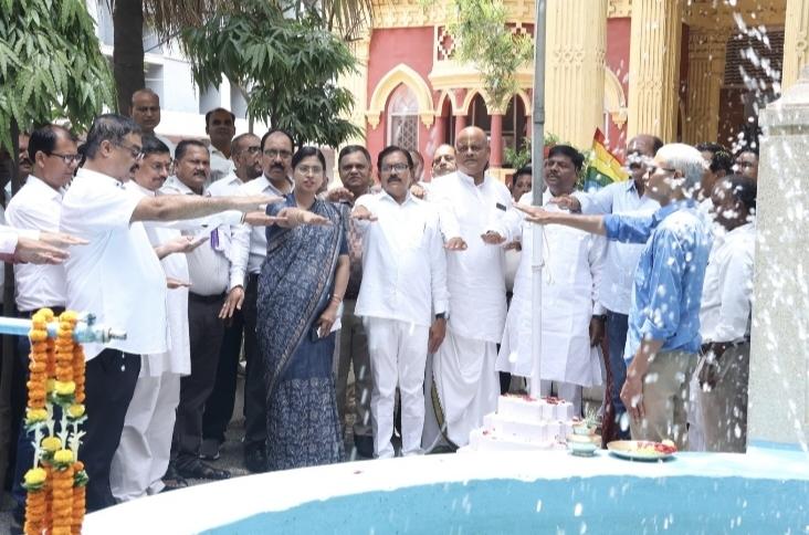 Inauguration of 'Cooperative Week', Cooperation Minister Kedar Kashyap said - "Development together" is the foundation stone of developed Chhattisgarh, Chairman of Chhattisgarh State Cooperative Bank Limited Kedar Nath Gupta, Chairman of District Cooperative Central Bank Raipur Niranjan Sinha, Vice President Abhinesh Kashyap, Authorized Officer of Chhattisgarh State Cooperative Federation Limited Raipur Saurabh Sharma, Chhattisgarh, Khabargali