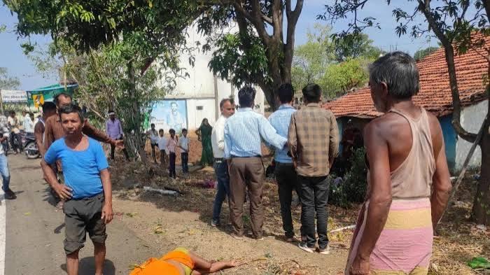 Pickup truck and truck collide on highway; five people killed in tragic accident, 20 injured latest news mp news khabargali 