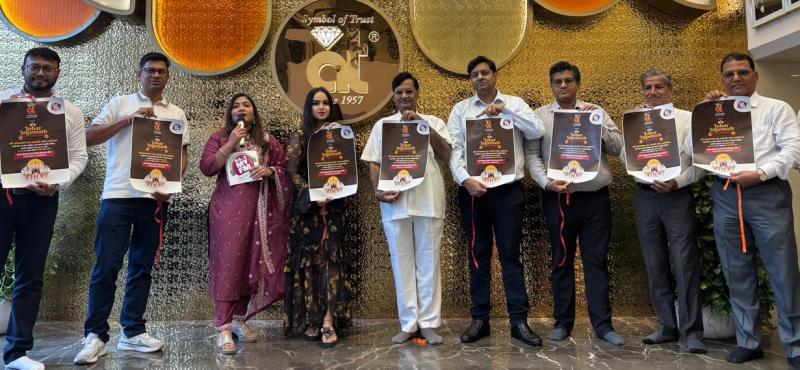 Johar Jagannath, A unique spiritual initiative dedicated to faith was grandly launched at AT Palace. The message of Lord Jagannath's chariot will reach every household; the initiative formally began with the unveiling of a poster. Tilokchand Baradia Chairman, Nitin Baradia, and Nikesh Baradia, Anopchand Tilokchand Jewellers Pvt. Ltd., AT Palace, Kotwali Chowk, Raipur, Chhattisgarh, Khabargali.
