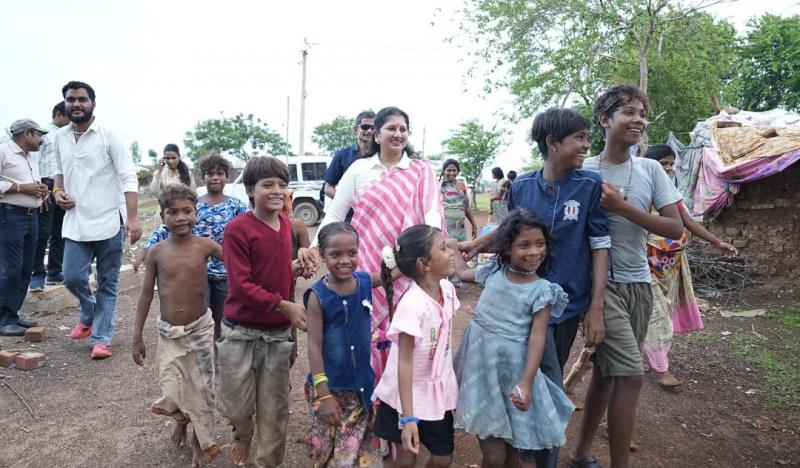 Impact of Bal Chaupal 2.0: Two brothers returned to school after leaving child labour; Dr. Varnika Sharma's initiative changed their lives, Chhattisgarh State Commission for Protection of Child Rights, Khabargali