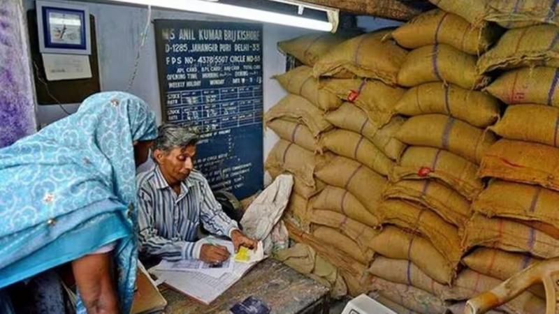 Big news for ration card holders: Preparations are underway in Chhattisgarh to distribute three months' worth of rations at once. Latest News hindi News big news khabargali