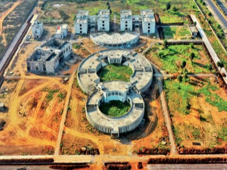 A government school is being built in Raipur at a cost of ₹54 crore; it will be ready by November, and children from abroad will also study there. Latest news hindi news khabargali