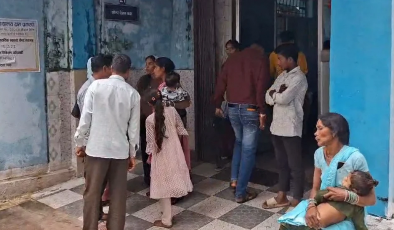 Major accident before visit to Giroudpuri: Pickup truck carrying 25 pilgrims overturns; 5 in critical condition. Hindi news latest news neme news khabargali 