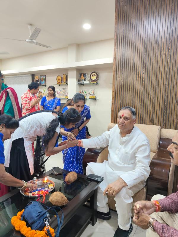 Raipur, Lokesh Kavadiya, Rakshabandhan, Disabled Finance and Development Corporation, disabled sisters, Tarini Nishad, Rajim, Chhattisgarh News, Khabargali