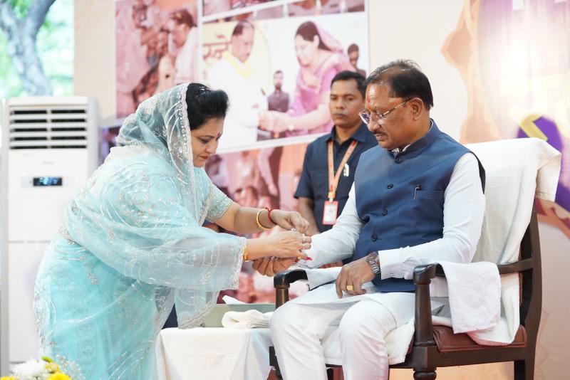 Salutations to sisters: Rakshabandhan with brother Vishnu, Rakshabandhan 2026, Chief Minister Vishnu Dev Sai, Chairperson of Chhattisgarh State Women's Commission Dr. Mamta Sahu, Chhattisgarh, Raipur, Chief Minister's residence, Khabargali