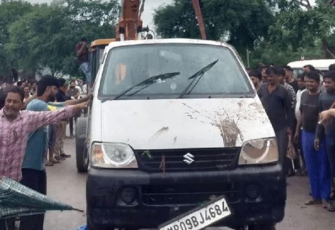 Entire family swept away in a drain while taking mother for medical treatment; 9 dead, including 4 children. rajgarh hindi news khabargali 