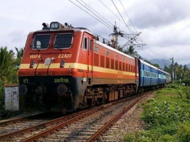  Dozens of trains are running hours late every day—with the Tirupati Express delayed by 9 hours and the Amarkantak Express by 5 hours—due to rain and flooding raipur chhattisgarh news khabargali 