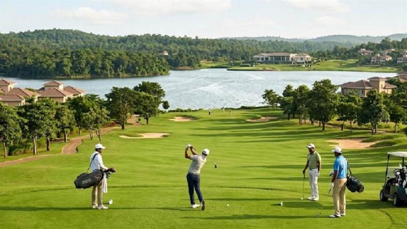 The excitement of golf kicks off in Naya Raipur tomorrow the inauguration will take place at Fairway Golf and Lake Resort. Latest news hindi news khabargali 