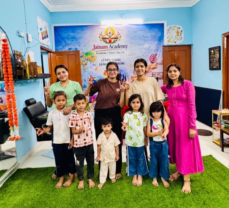 Jainam Academy, Deepak Jain, Bharat Gaurav Samman, Mrs India Universe Asia 2026, Raipur, Chhattisgarh, Education, Women Empowerment, Bollywood Actress Deepshikha Nagpal, Khabargali