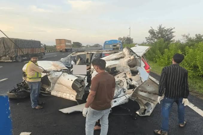 Accident on Delhi-Mumbai Expressway; 3 devotees lose their lives while heading to Khatu Shyam for darshan. hindi news accident news khabargali 