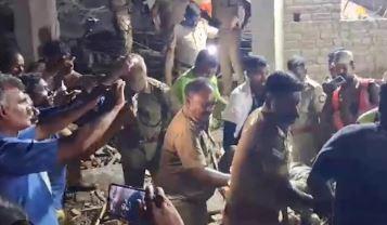 Roof of newly constructed church collapses in Tamil Nadu; over 14 workers trapped under debris. hindi news khabargali 