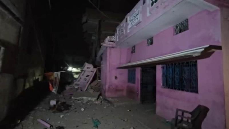 Massive explosion caused by firecrackers 5 people dead part of a house collapses Latest news khabargali 