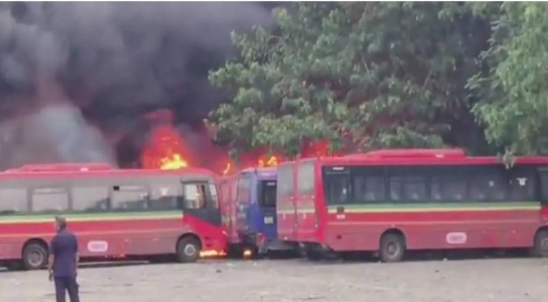 Major accident at Mumbai bus depot massive fire breaks out in 10 BEST buses latest News hindi news khabargali 