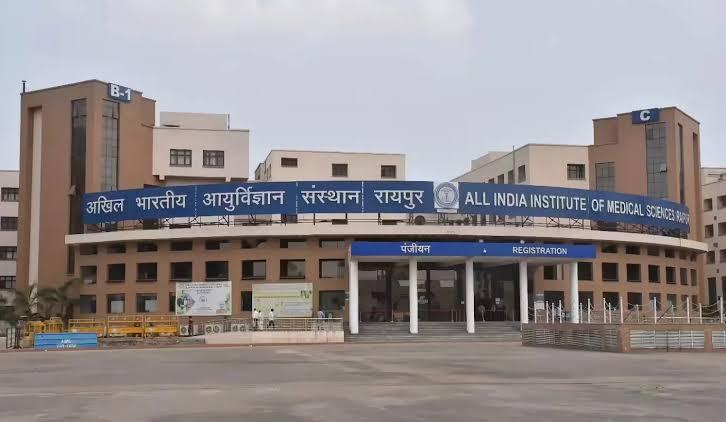   Father slams 6-month-old daughter onto the floor twice; child admitted to ICU, father arrested hindi news raipur khabargali 