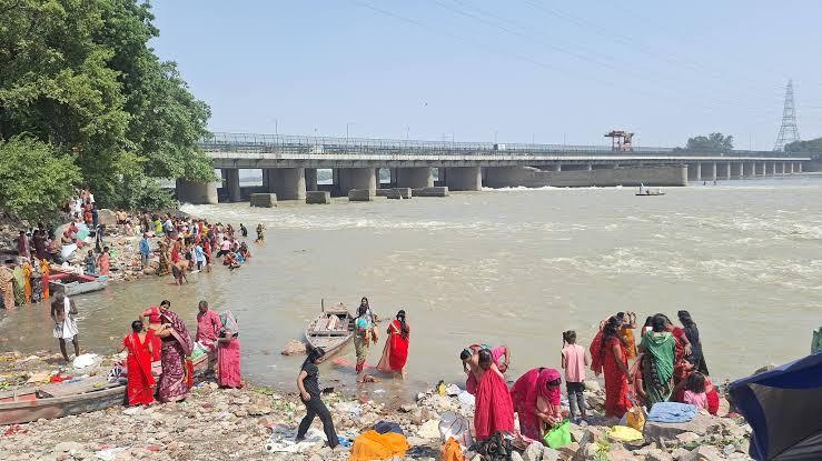 Tragic incident during Jitiya festival; two women drown in the Yamuna. hindi news latest news खा khabargali 